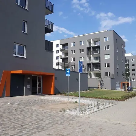 Exclusive Kolbenova Next To Subway Daire Prag