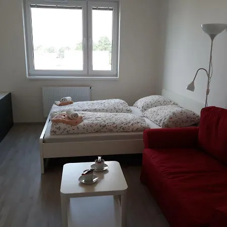 Apartment Exclusive Kolbenova Next To Subway