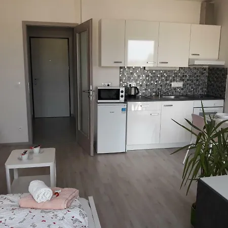 Exclusive Kolbenova Next To Subway * Prague